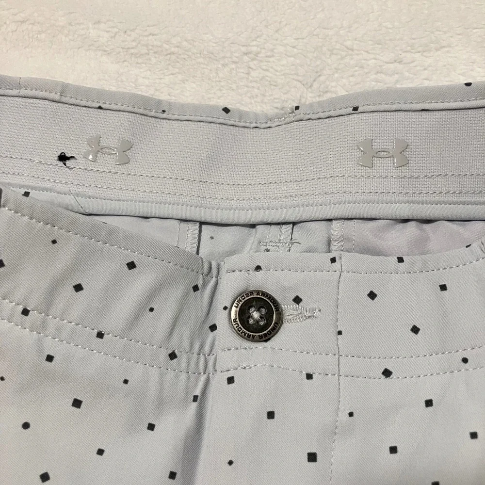 Under Armour Diamond Printed Golf Shorts Men's Size 34 Grey Geometric Print